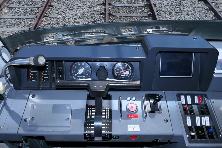 京急2100形の運転席