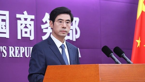 追加リスト発表後の定例記者会見で質問に答える中国商務省報道官（同省ウェブサイトより）