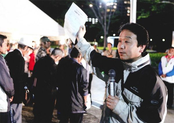 支援を訴える若かりし頃の奥田さん。困っている人とつながり続ける伴走型支援を大切にしている（写真提供：抱樸）