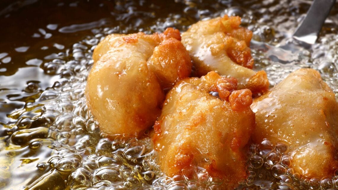 人気のからあげですが、食べすぎには注意です（写真：taa／PIXTA）