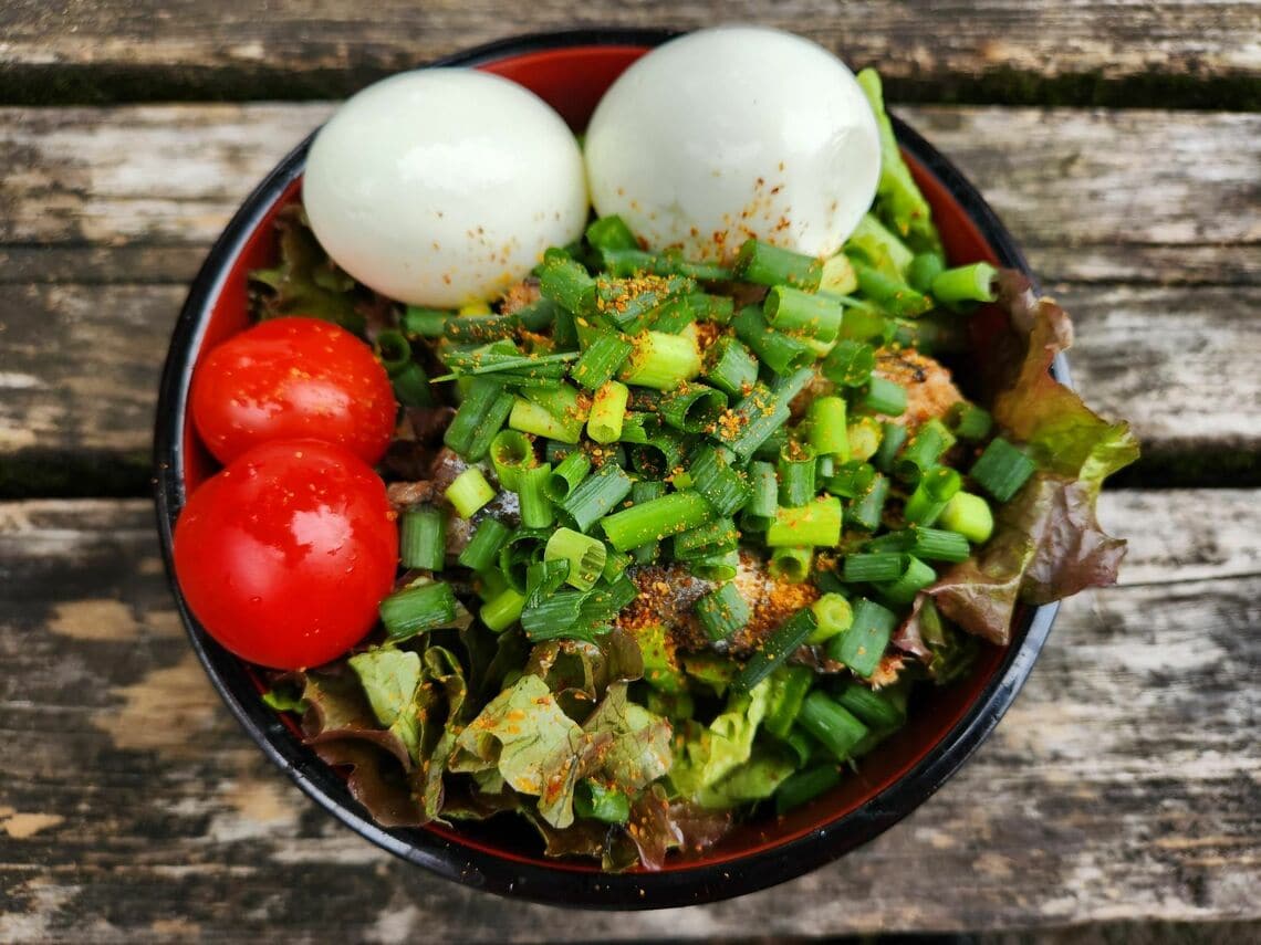 完成したオイルサーディン丼（写真：筆者提供）