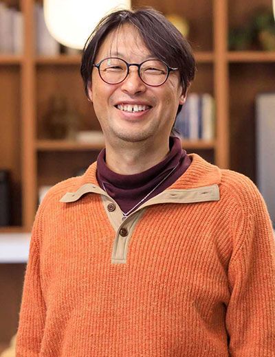 金子嘉宏（かねこ・よしひろ）HR高等学院特別顧問東京学芸大学教育インキュベーションセンター長教授。専門は社会心理学、教育支援協働学。「遊び」についての産学共同研究を数多く実施。新しい学びの場の創造プロジェクト「Explayground」、学校の変革プロジェクト「未来の学校みんなで創ろう。PROJECT」等の実践事業やSTEAM教育の推進等に取り組んでいる