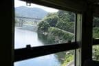 車窓に流れる雄大な景色