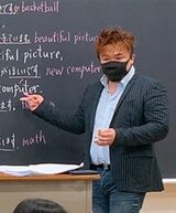 授業では英語を担当している（写真：高田さん提供)