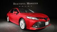 トヨタ｢10代目カムリ｣､発売1年の通信簿 日本の｢セダン離れ｣に楔は打ち込めたか