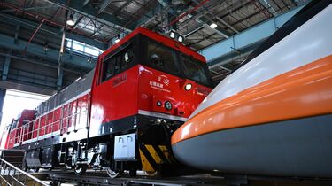 台湾高速鉄道､ベール脱いだ｢独自開発車｣の実力 営業列車救援の