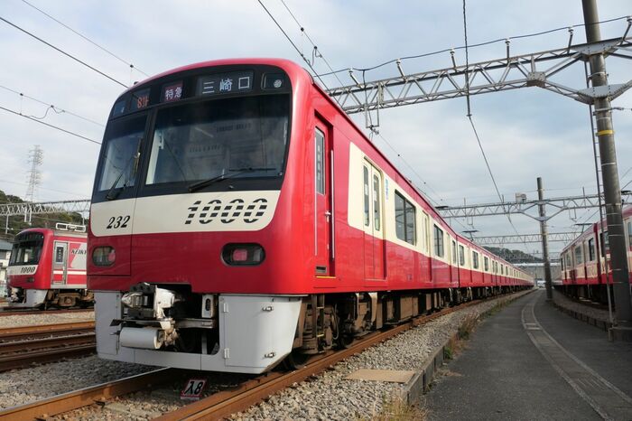 ステンレス車の全面塗装は関東大手私鉄で初だった