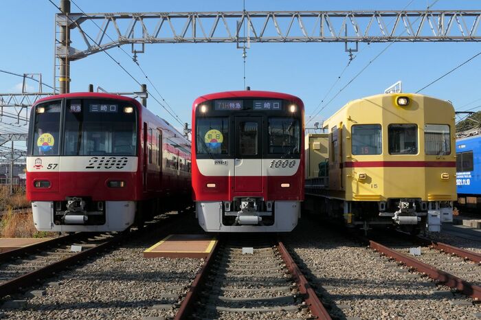 左から2100形、新1000形1890番台、かつての