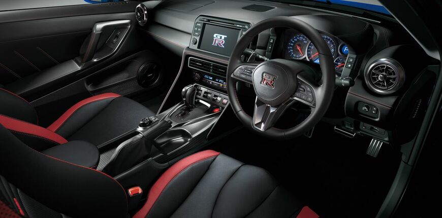 2025年モデルのニッサンGT-R（写真：日産自動車）