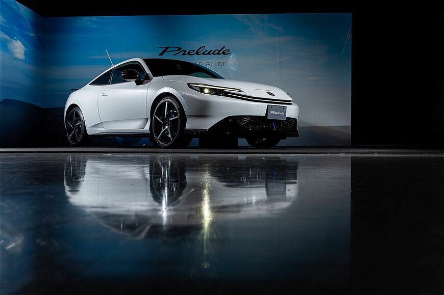 ホンダアクセスが開発した純正アクセサリーを装着したホンダ新型「プレリュード」