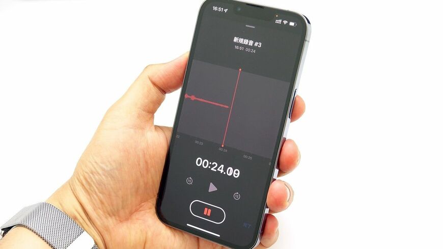 初代iPhoneから搭載され続けている「ボイスメモ」。iOSの進化に伴い、機能は徐々にアップデートされています（筆者撮影）この記事の画像を見る(◯枚)