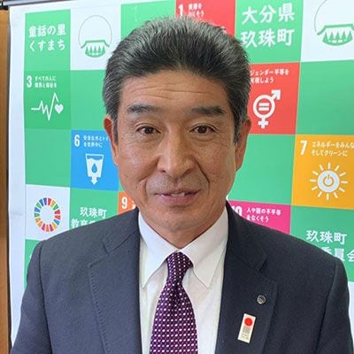 梶原敏明(かじわら・としあき)玖珠町教育委員会 教育長大分県教育委員会事務局、文部省初等中等教育局財務課、大分県教育庁総務管理監、大分県教育庁人事管理監、玖珠町立玖珠中学校長、大分県教育センター所長、文部科学省「令和の日本型学校教育」を推進する地方教育行政の充実に向けた調査協力者会議委員を歴任。現在は文部科学省CSマイスター、全国コミュニティ・スクール連絡協議会九州支部長も務める