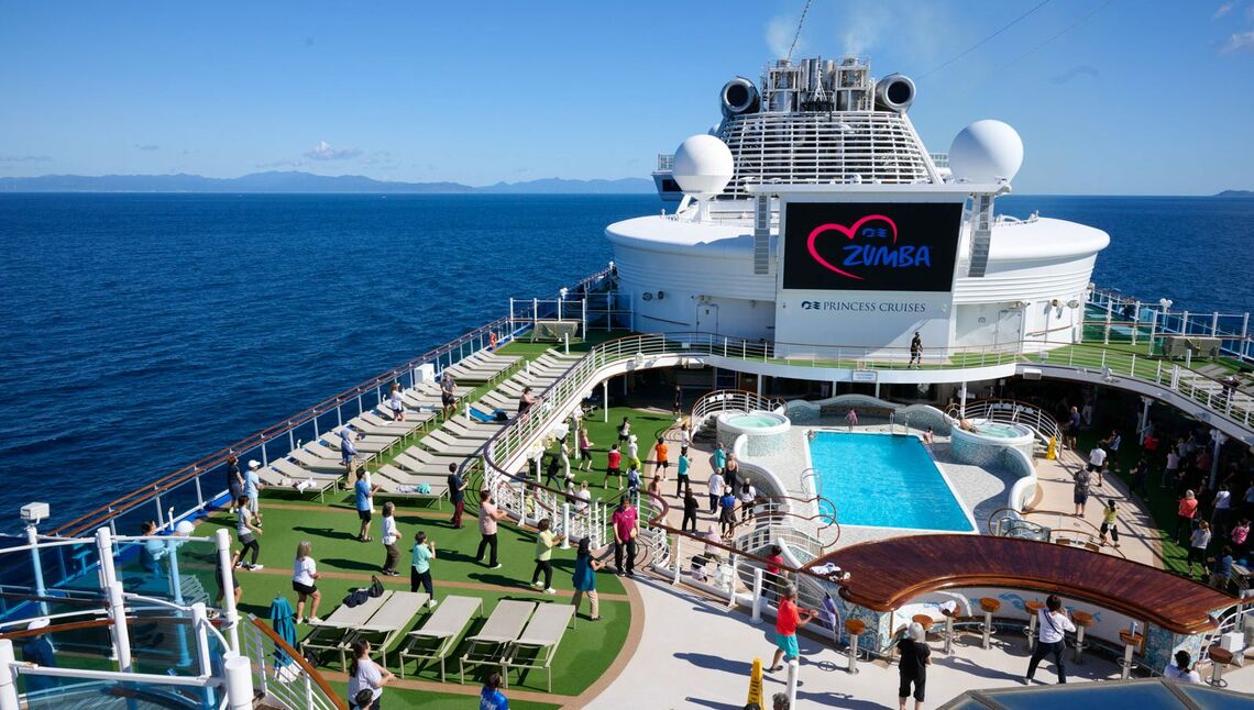 ダイヤモンド・プリンセスのプールデッキ