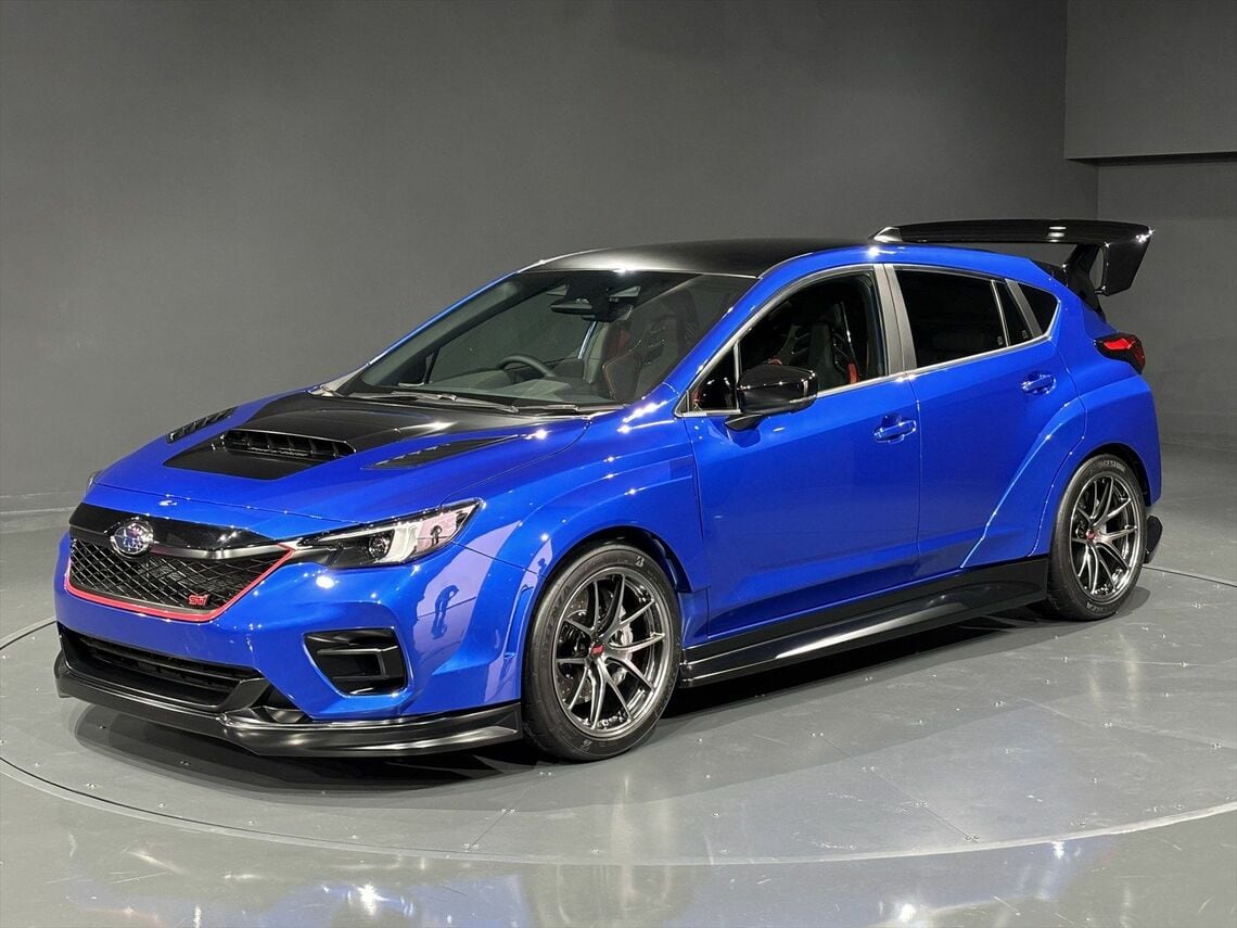 「Performance-B STI コンセプト」は市販車に近い形が登場を予見させる（筆者撮影）