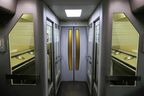 喫煙ルームも上部が斜めになっている
