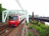 鉄道専用橋となった現在の犬山橋と道路橋（右）。「ツインブリッジ」の愛称がある（撮影：南正時）