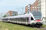 4両編成の連接車を2組連結して8両編成のヘルシンキ近郊電車（筆者撮影）