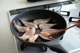焼いているエビ