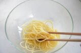 ゆであがったスパゲッティ