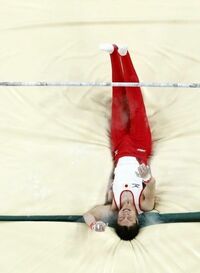 内村が鉄棒で落下､体操男子予選で日本は4位 団体決勝は8日に