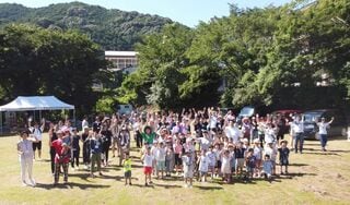 開学予定地で開かれたサマースクールの様子（うつほの杜学園設立準備会提供）
