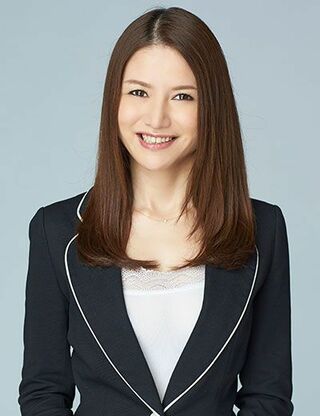 山口真由（やまぐち・まゆ）北海道生まれ。筑波大学附属高等学校を卒業後、東京大学へ進学し、在学中に司法試験に合格。「法学部における成績優秀者」として総長賞を受け、卒業後は財務省に入省。2008年に財務省を退官、09年から15年まで弁護士として活動し、ハーバード・ロースクール（LL.M.）に留学。17年6月、ニューヨーク州弁護士登録。帰国後は東京大学大学院法学政治学研究科博士課程にて日米の「家族法」を研究。現在は信州大学の特任教授として教壇に立つかたわら、コメンテーターとして「羽鳥慎一 モーニングショー」（テレビ朝日）、「ゴゴスマ」（CBCテレビ）などに出演中。『挫折からのキャリア論』（日経BP）、『「ふつうの家族」にさようなら』（KADOKAWA）など著書多数