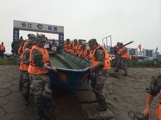 中国の長江で458人乗り旅客船が転覆