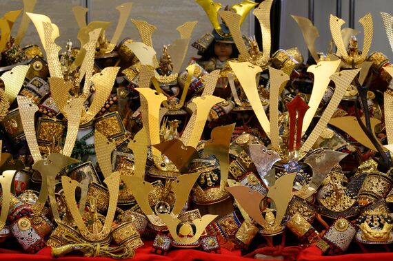金属製の兜飾り