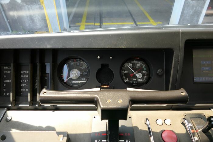 速度計は時速140kmまで目盛りがある