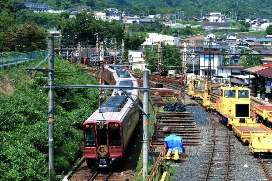 九度山駅に到着するGRAN天空（記者撮影）
