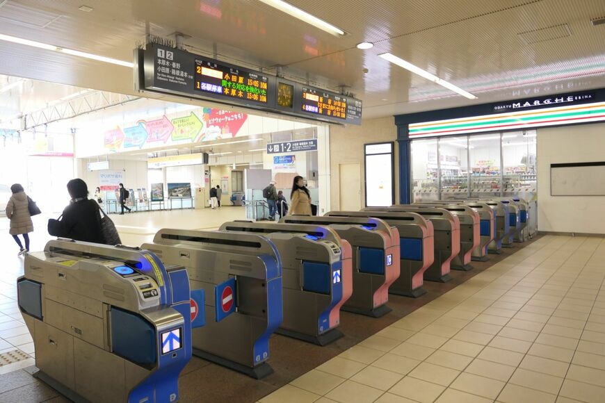 小田急電鉄海老名駅の中央改札（記者撮影）