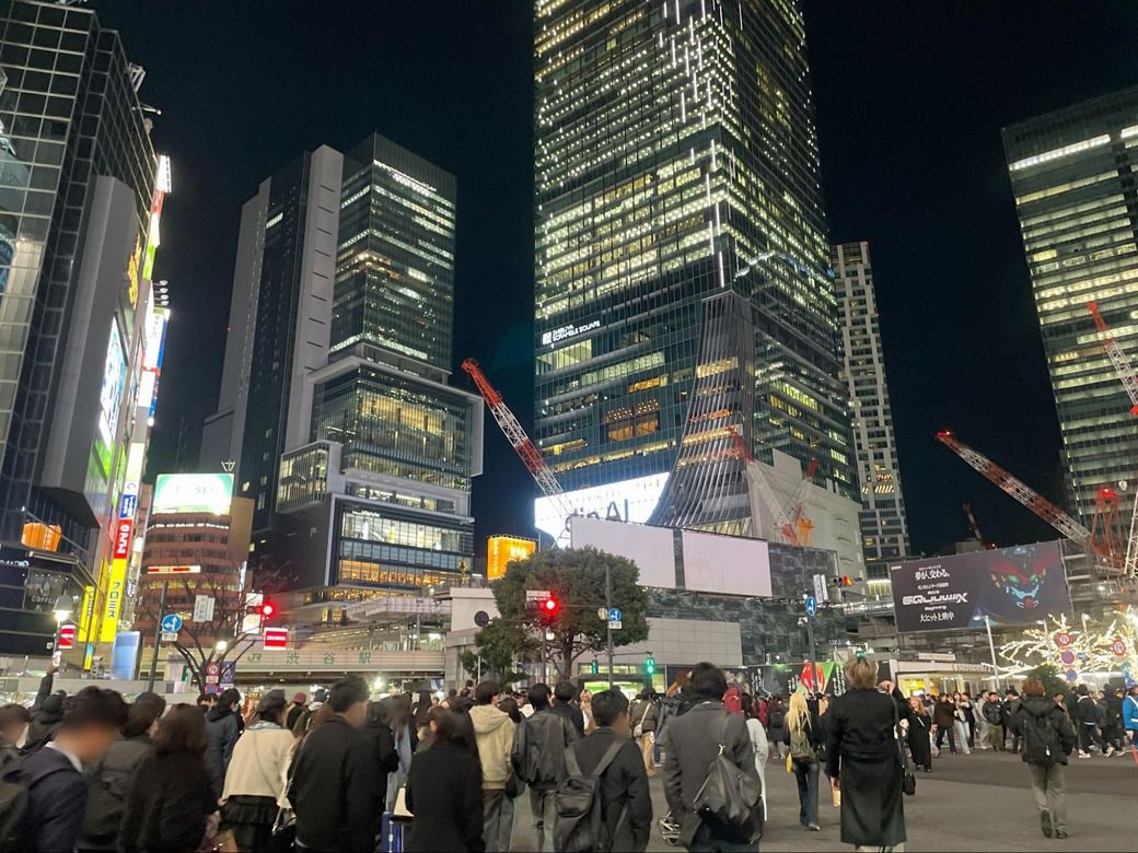 Greater Shibuya1.0を代表する風景。真ん中が渋谷スクランブルスクエアでその奥にちらりと見えるのが渋谷ストリーム。左にある建物が渋谷ヒカリエだ（筆者撮影）