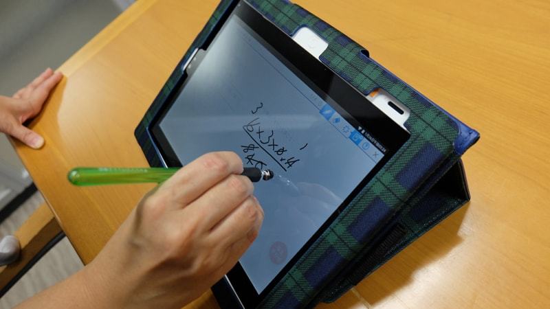 新タブレット｣は迷走ベネッセを救えるのか 実質無償で進研ゼミの専用