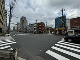 新駅予定地直上の千石二丁目交差点から錦糸町方面を臨む（写真：編集部撮影）