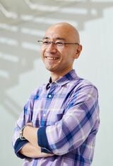石井光太（いしい・こうた）／作家。1977年東京生まれ。国内外の貧困、災害、事件などをテーマに取材・執筆活動を行う。2021年『こどもホスピスの奇跡 短い人生の「最期」をつくる』で新潮ドキュメント賞を受賞（撮影：平松市聖）
