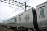 観光客の写真撮影を意識してシンボルマークは扉の近くに配置している（記者撮影）