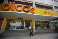 中国で苦戦する、ヤム・ブランズ 中国のファストフード、「食の安全」武器に攻勢