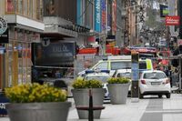 ストックホルムでトラック突っ込み3人死亡 ロベーン首相｢テロ攻撃の可能性高い｣