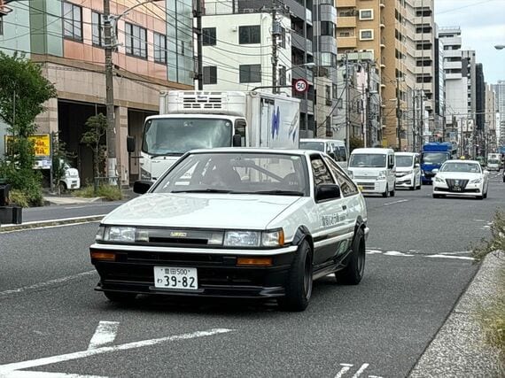 レンタル車両として登録しているため、ナンバーは「わ」である（筆者撮影）