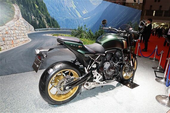 GSX-8TTのリアビュー