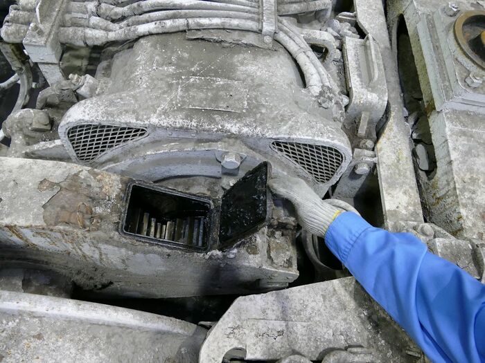 久里浜工場に到着した修復前の台車