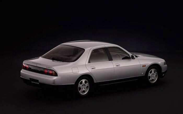 トランクリッドはダブルヒンジ