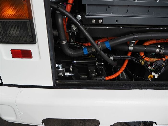 エンジンの回転を利用していた機器類は