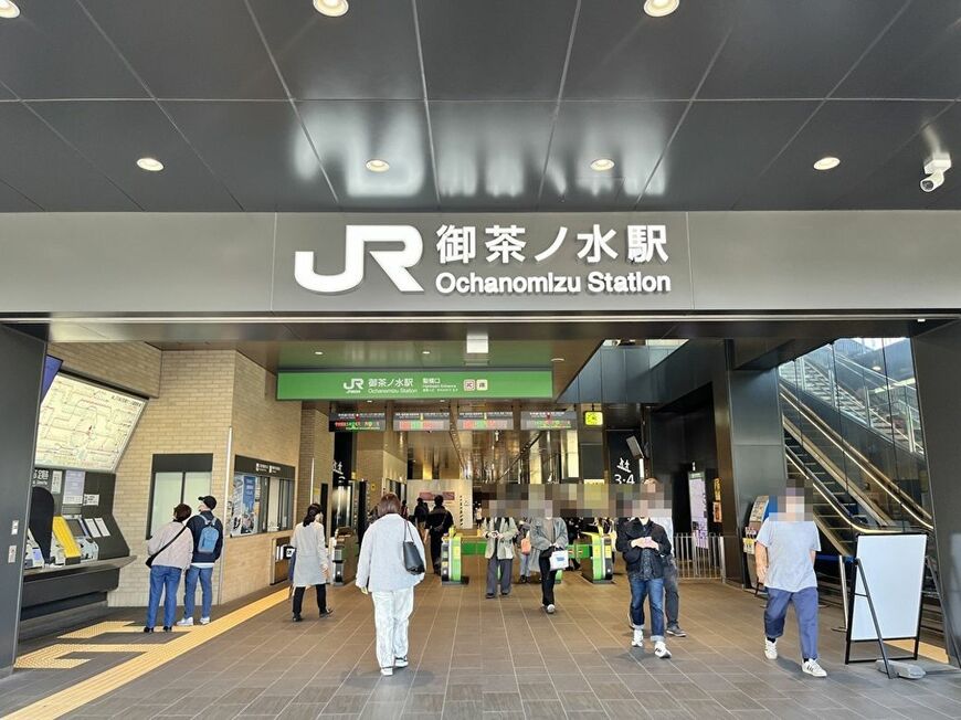 御茶ノ水駅聖橋口の改札（筆者撮影）