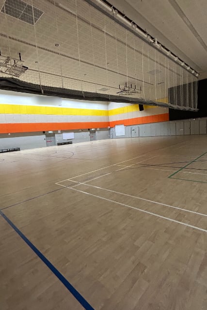 同インターの体育館。 同じインターでも規模によって設備が全然違う