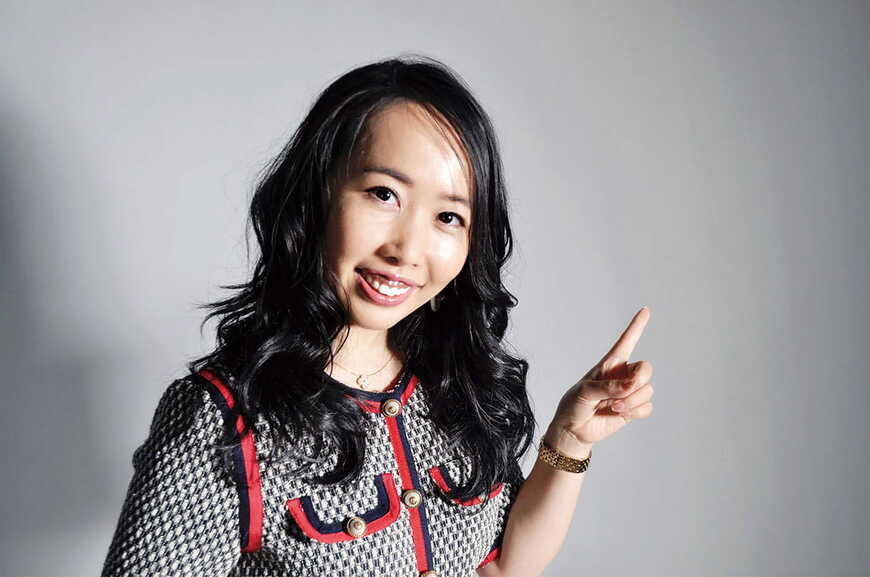 花輪陽子（はなわ・ようこ）シンガポール在住、ファイナンシャルプランナー青山学院大学国際政治経済学部卒業後、外資系の投資銀行に入社。米投資銀行リーマン・ブラザーズの破綻を引き金に起こった世界同時不況「リーマンショック」のあおりで、2009年夫婦同時失業を経験。投資銀行を退職し、猛勉強の末、ファイナンシャルプランナーに転身。15年に夫の海外転勤をきっかけにシンガポールへ。1児の母（写真：花輪氏提供）