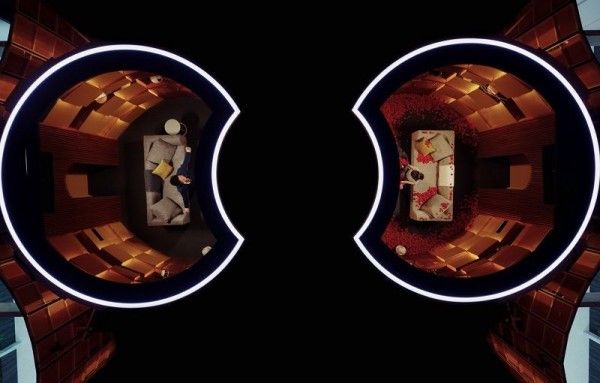 相手の姿は一切見えない「ポッド」と呼ばれる個室でデートを重ねていく参加者たち。はたして「ラブ・イズ・ブラインド＝恋は盲目」とは本当なのか（写真：Netflix）