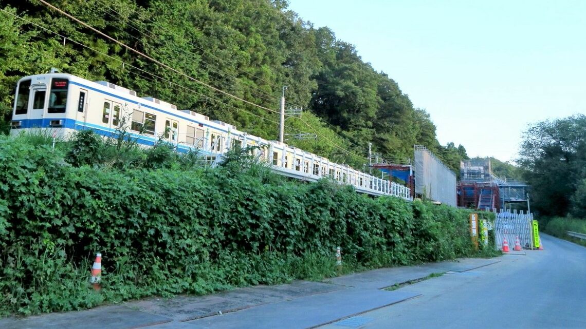 東武東上線に誕生する新駅「みなみ寄居 ＜ホンダ寄居前＞」の工事現場＝2020年8月（筆者撮影）