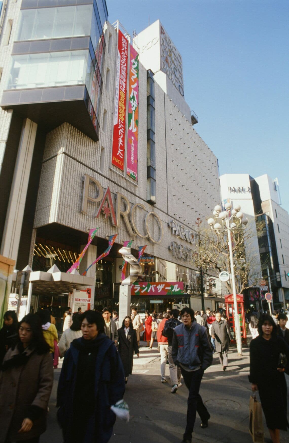 PARCO本館に隣り合い、part2、part3もできて、界隈は若者たちで賑わった（写真：1986年1月11日、東洋経済写真部撮影）