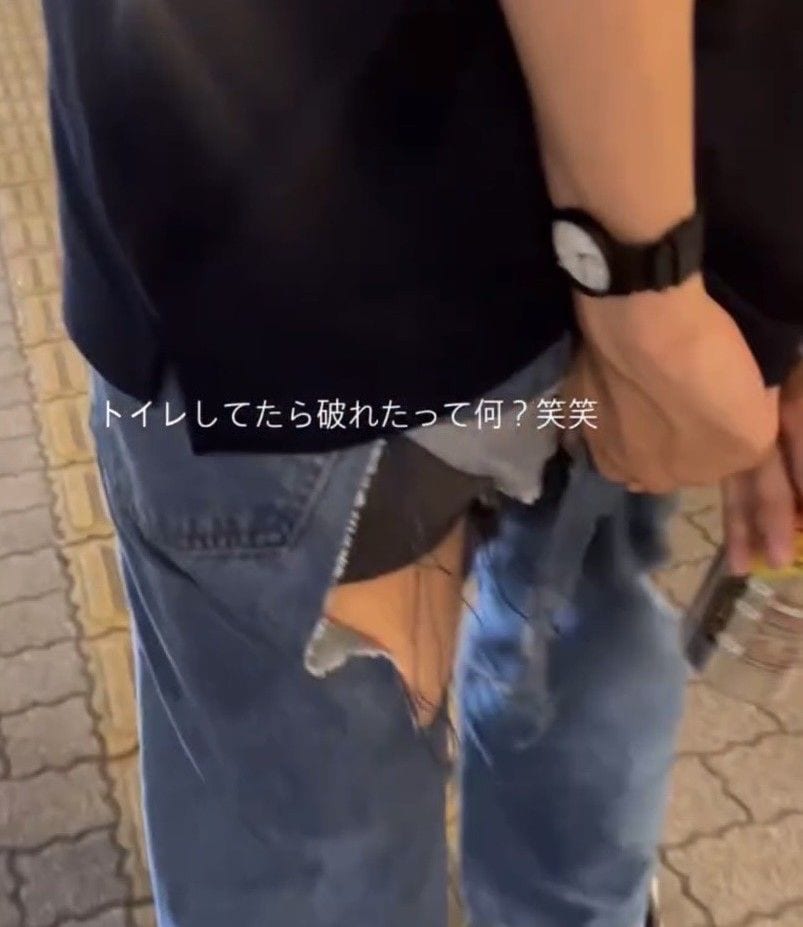 ジーンズのお尻部分が避けた…（画像利用許可を取得）